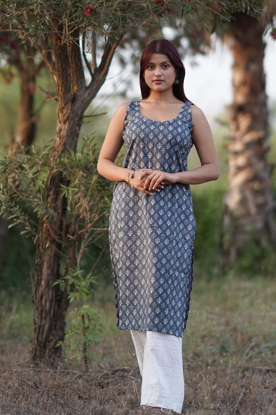 Aastha Deep Neck Kurti
